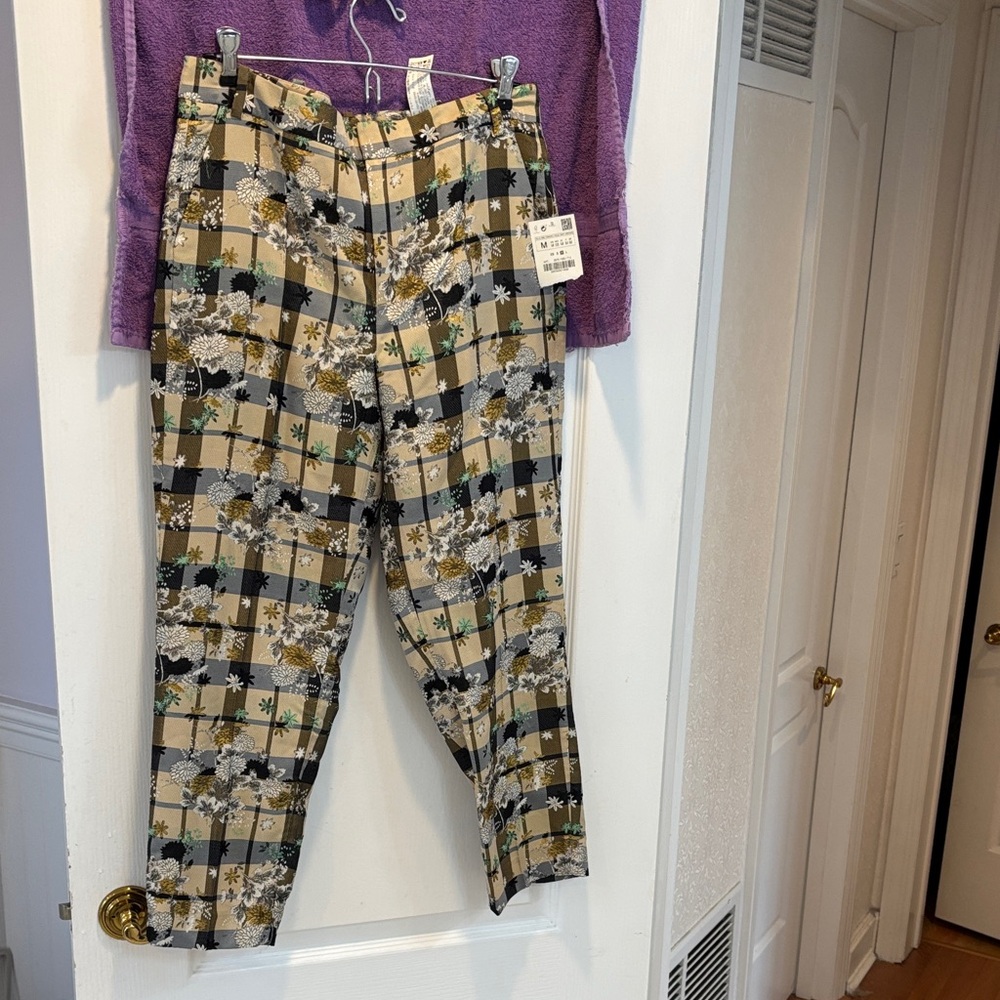 NWT Zara Plaid Floral Cropped Pants in Beige, Black, Green